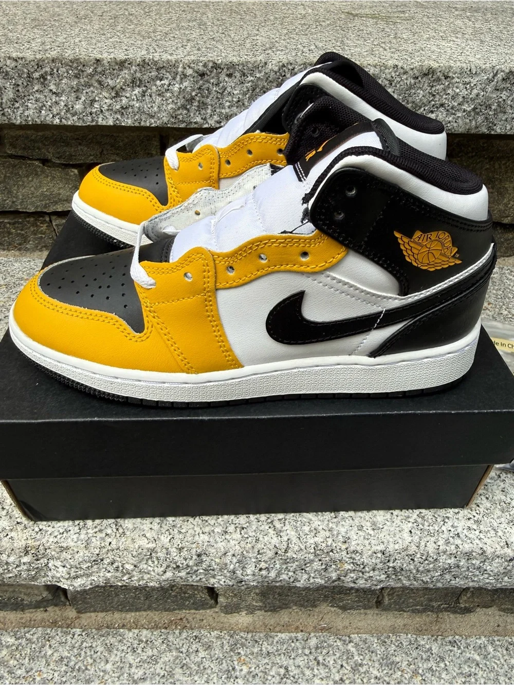 Air Jordan 1 Mid GS Yellow Ochre Black White Sneakers 4Y DQ8423-701 NIB
